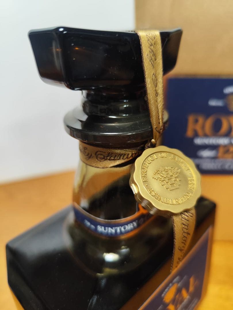 サントリーウイスキー　ローヤル　プレミアム　１２年　新品　未開栓　青ラベル