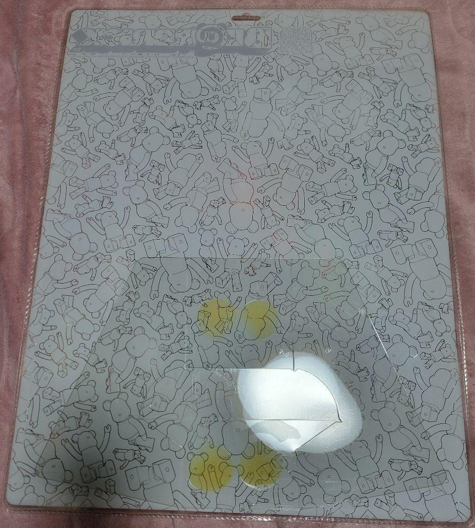 ベアブリック100% 未使用 45体ブリックボード付