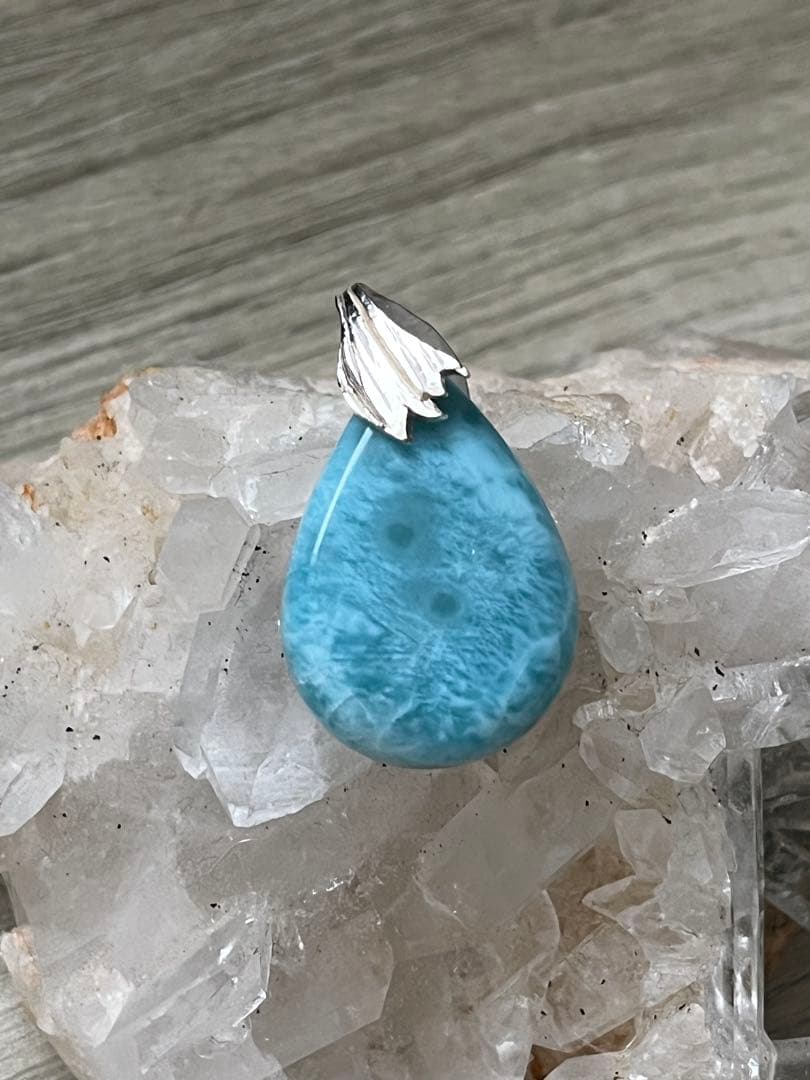 天然石☆高品質！ラリマーしずく型ペンダントトップ☆リーフバチカン&ブルーが美しい