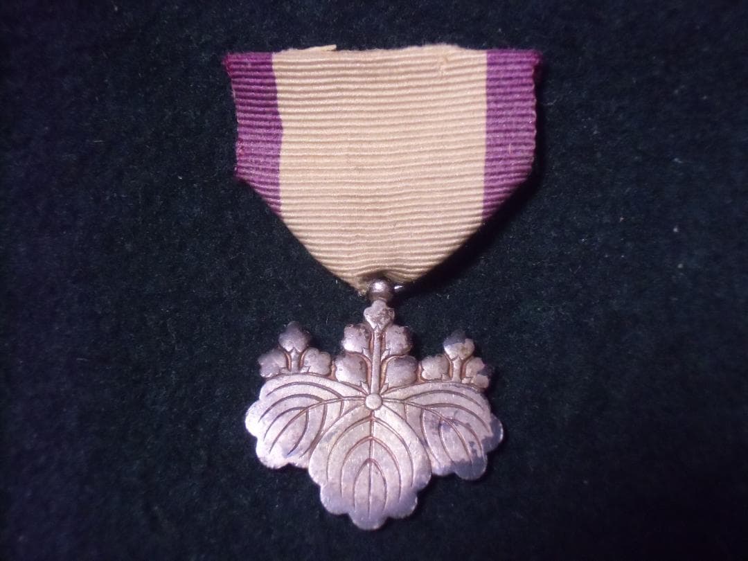 ●日本の勲章/日本軍/徽章＊明治の勲章＊勲八等白色桐葉章（実物）