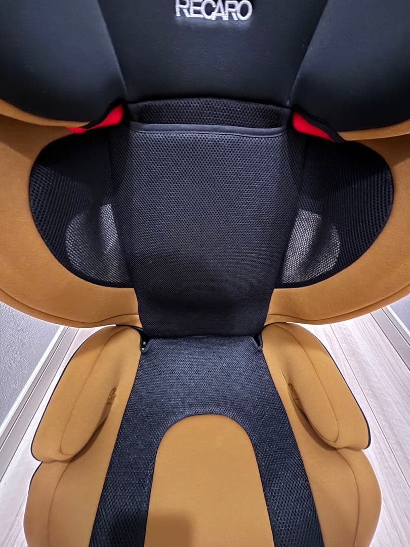 レカロジュニアシート j3neo 限定色イエロー