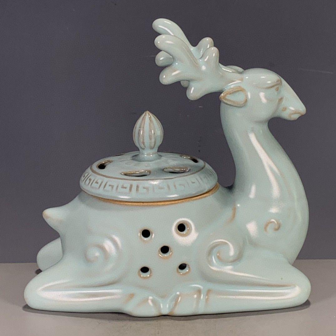 宋汝磁器浮彫り梅鹿薫香炉 香道具 装飾品 現代工芸品 美術品 置物