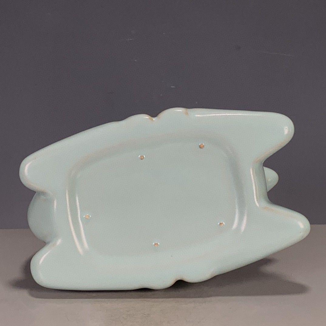 宋汝磁器浮彫り梅鹿薫香炉 香道具 装飾品 現代工芸品 美術品 置物