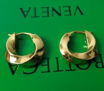 BOTTEGA VENETA ツイスト ピアス 極美品