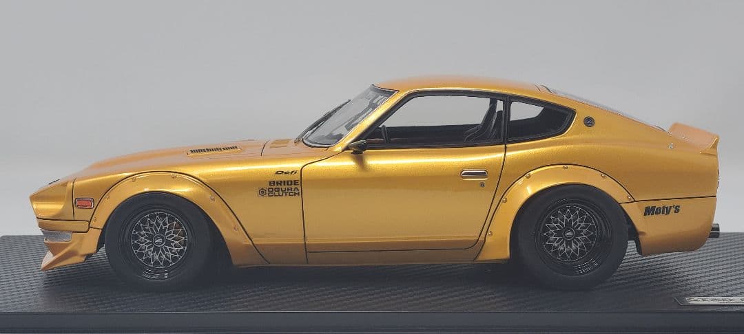 ミニカー 1/18 Nissan Fairlady Z (S30) STAR ROAD