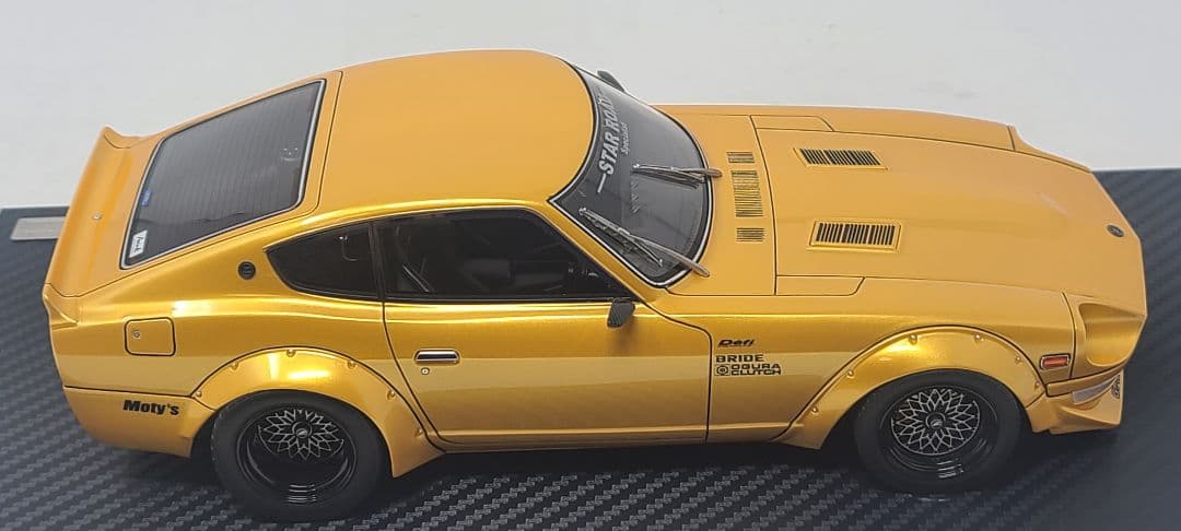 ミニカー 1/18 Nissan Fairlady Z (S30) STAR ROAD