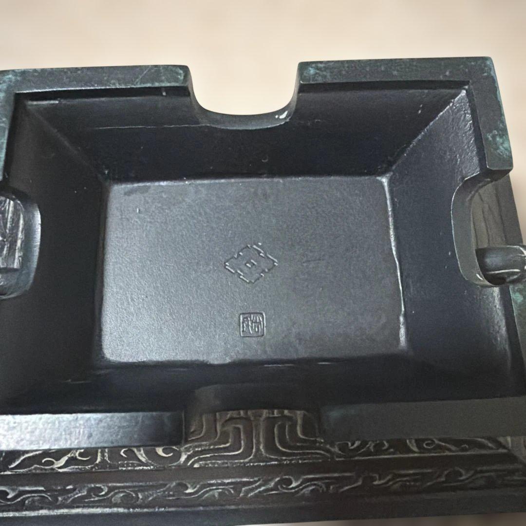 装飾的な金属製器