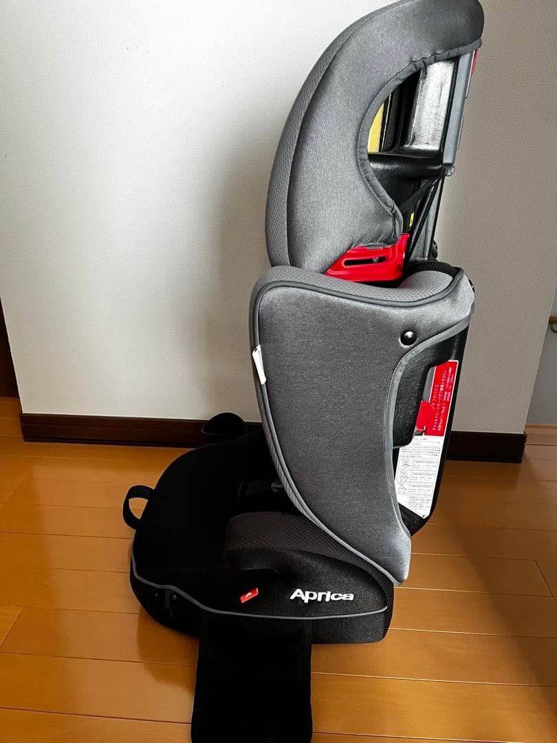 アップリカ　エアグルーヴ　ジュニアシートカップホルダー付き