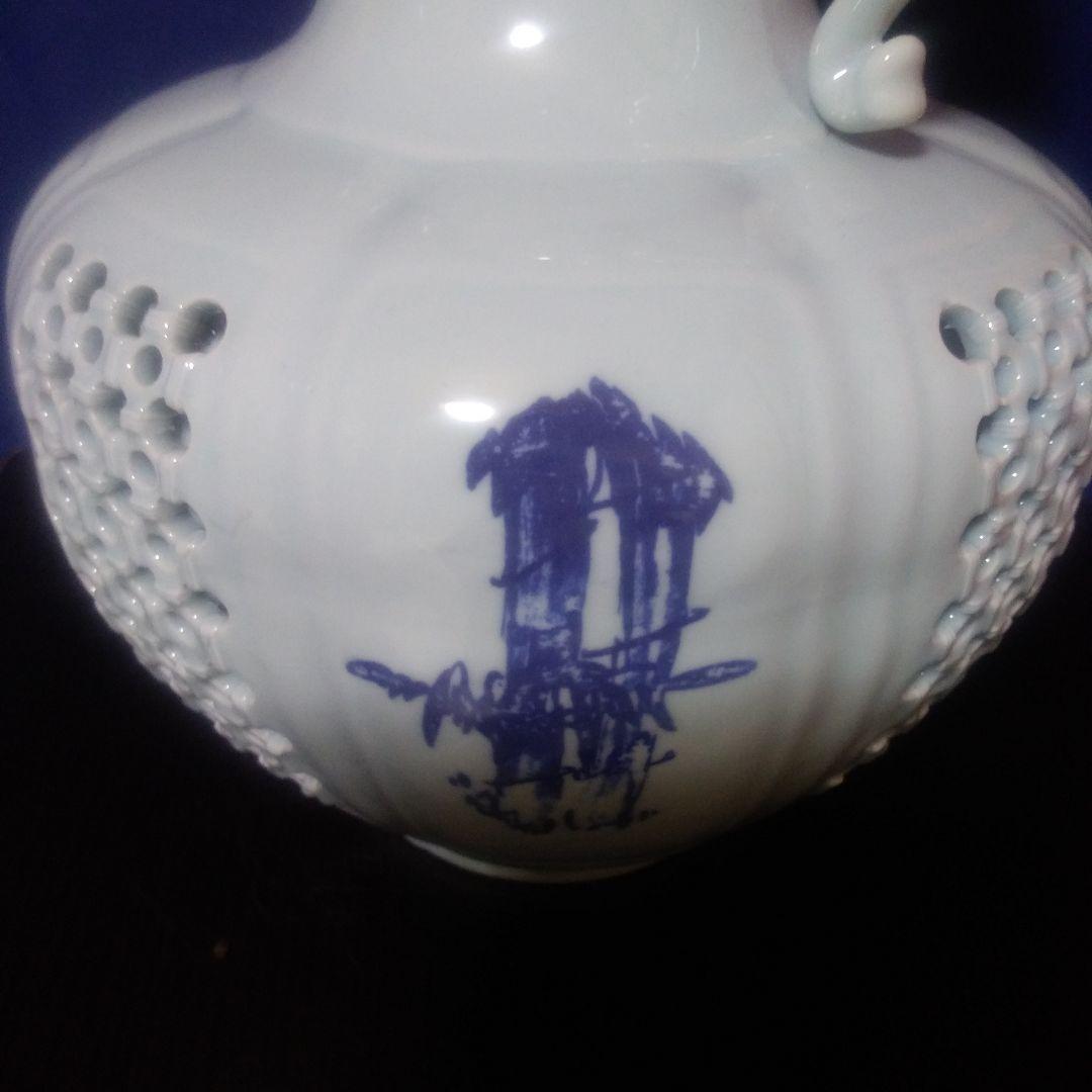 中国、透かし彫り像耳付き花瓶