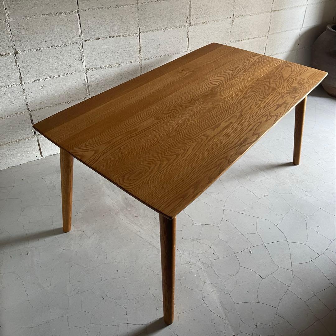 美品　天然木オーク無垢材　ダイニングテーブル　テーパー丸脚　斜め脚　北欧スタイル