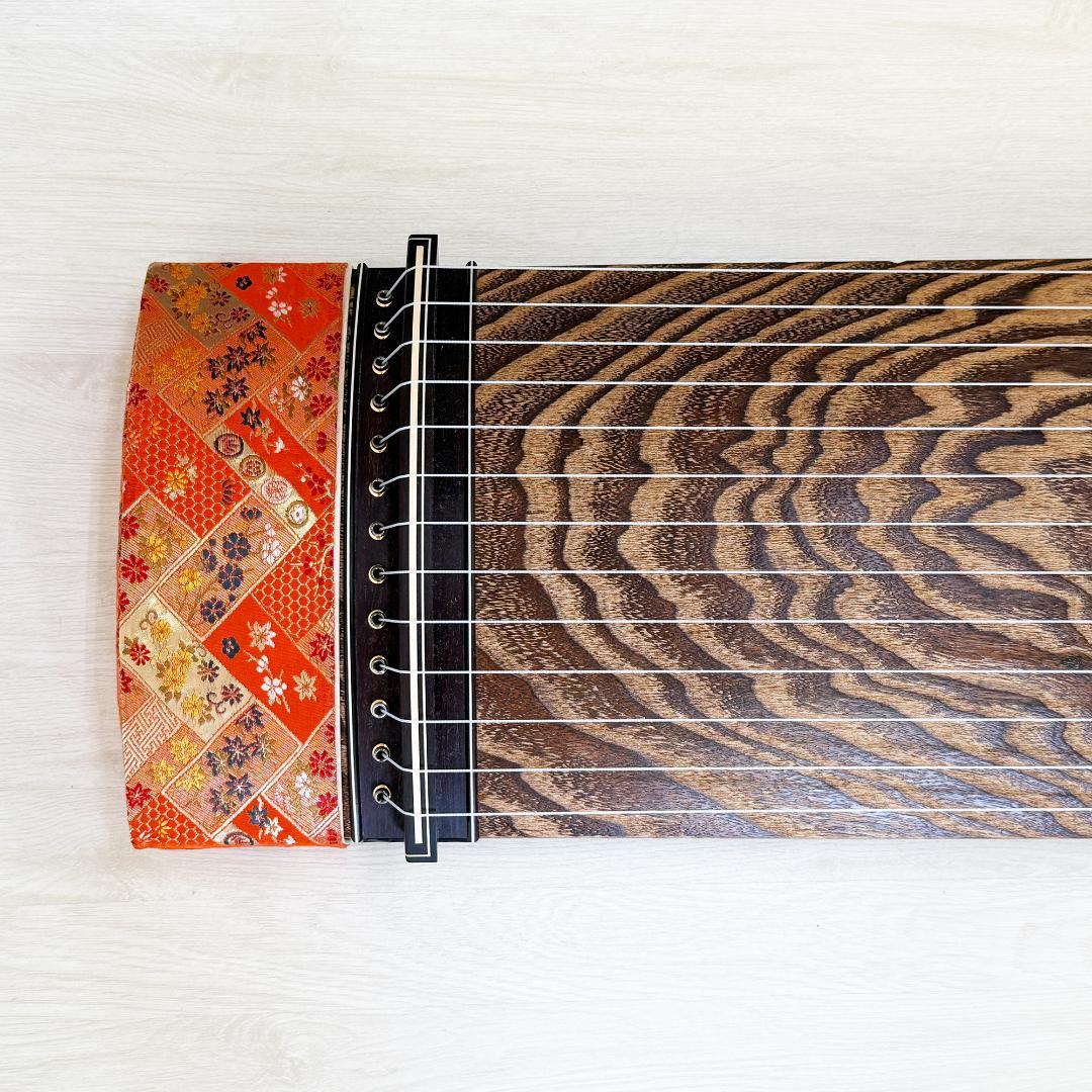 最高級 琴 13弦 綾杉彫り 山有 山田流 舟一刀 玉緑包み柏葉 くり甲 蒔絵