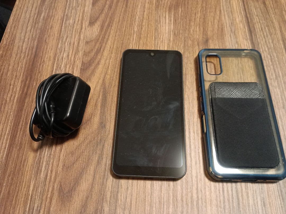 【AQUOSWish2】『スマホケース　充電器付き』 ※消毒済