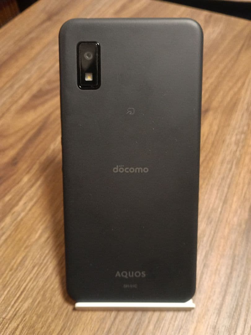 【AQUOSWish2】『スマホケース　充電器付き』 ※消毒済