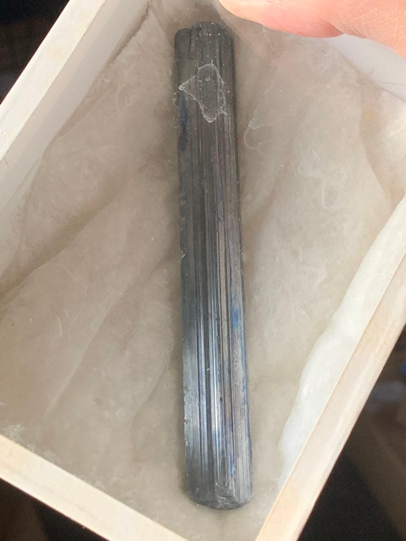 国産鉱物　愛媛県市ノ川鉱山の輝安鉱　スティブナイト　原石　鉱物標本　翡翠　根付