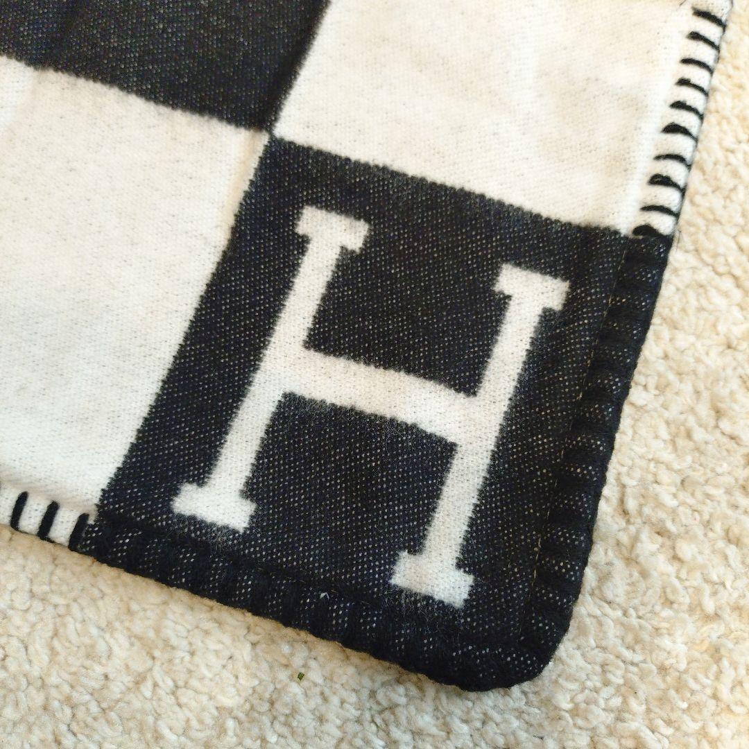 Hロゴ入り クッションカバー 45×45