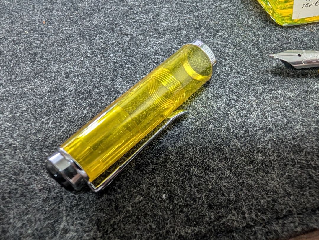 ペリカン万年筆 特別生産品 M205 DUO 蛍光イエロー