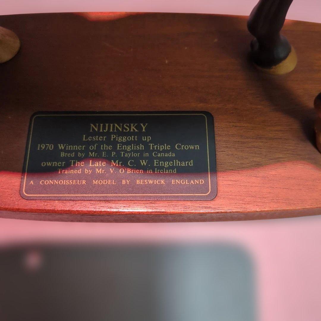 サラブレッドニジンスキーの彫刻　ダークブラウン