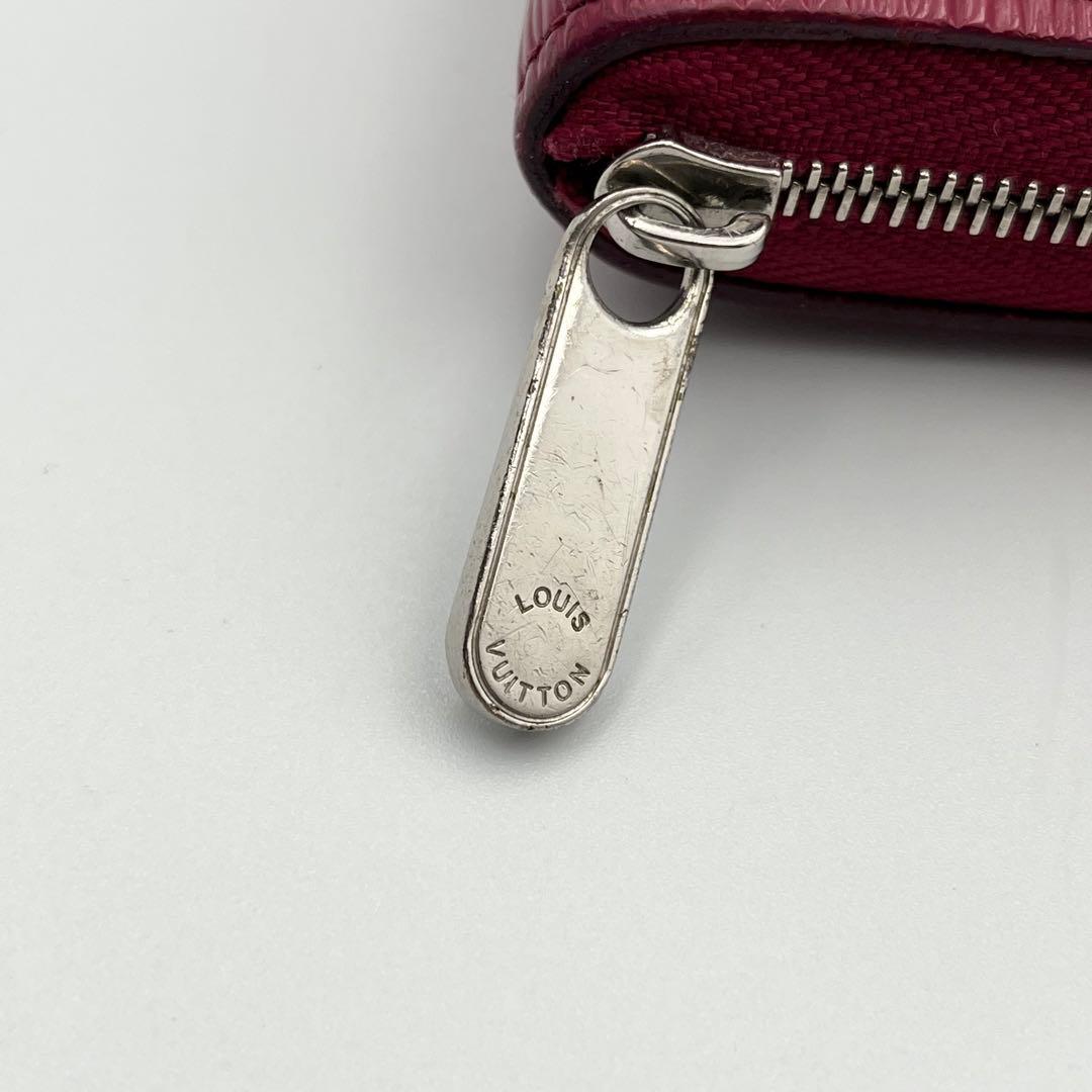 美品　ルイヴィトン　新型パース　小銭入れ　エピ　ラウンドファスナー　赤