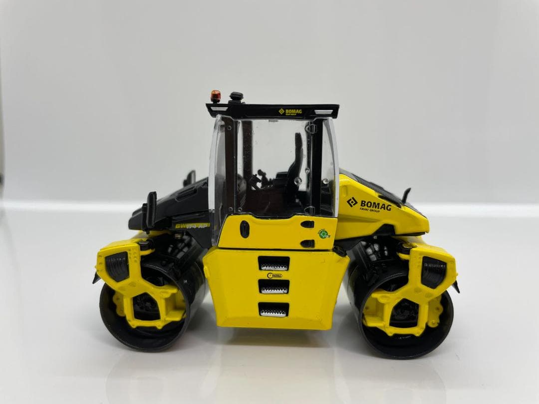 13R-005 1/50 BOMAG BW 174AP-5 AM ロードローラー