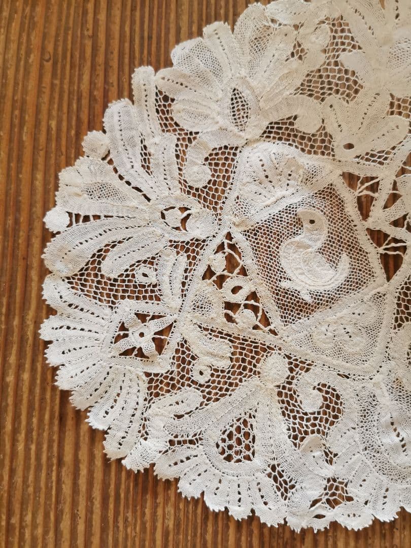 アンティーク 1880年頃 ミラネーゼレース 鴨/家鴨 ボビン編リネンドイリー