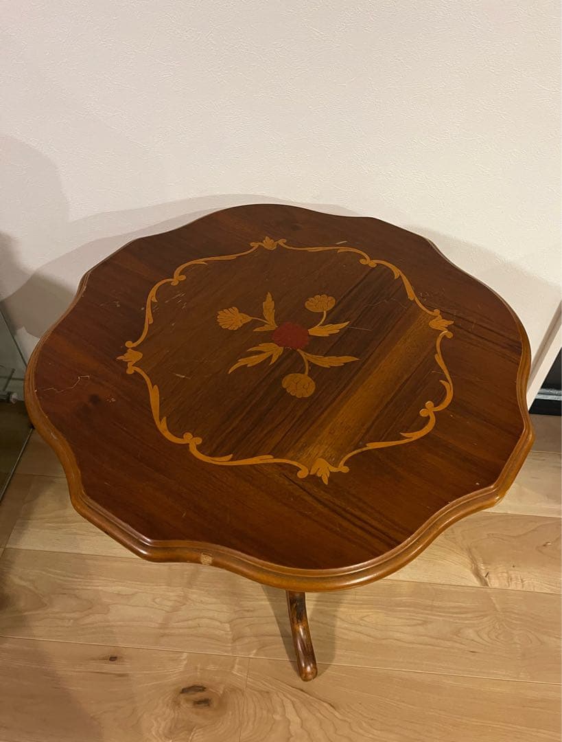 イタリア製　サイドテーブル 猫脚 彫刻 象嵌　コーヒーテーブル　花台