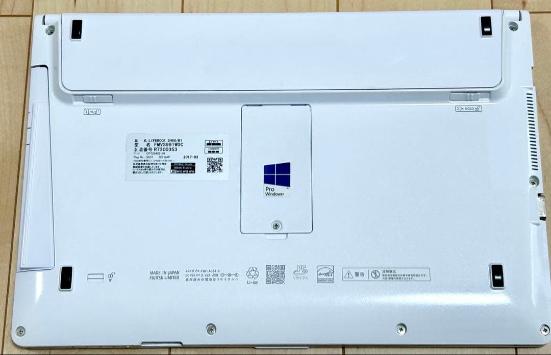 富士通 ホワイト 美品 Corei7 12GB SSD office2024