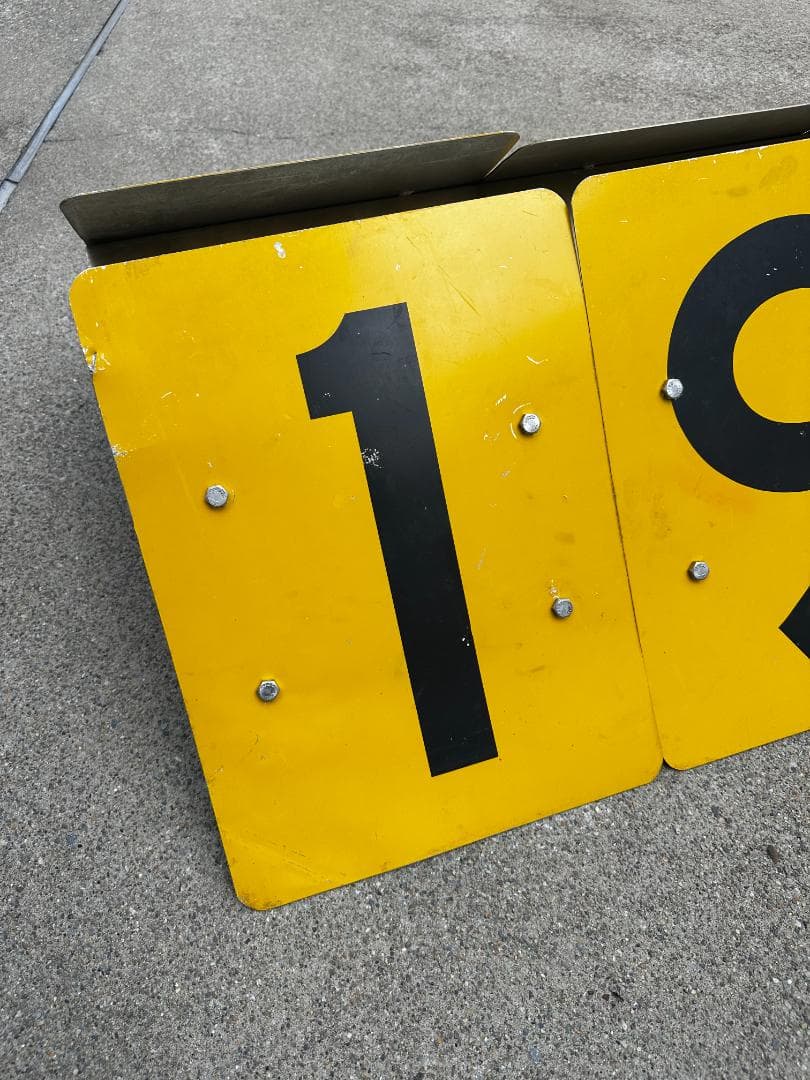 空港の誘導路または滑走路補助標識、米国 FAA 仕様タイプ　アメリカ看板標識