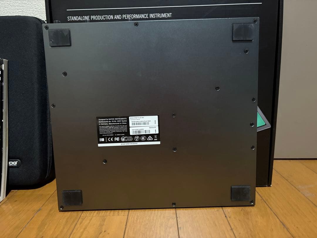 MASCHINE+ ケース付き