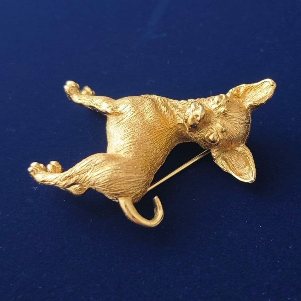 ヴィンテージtrifari チワワ　ゴールドメタルブローチ　犬　dog