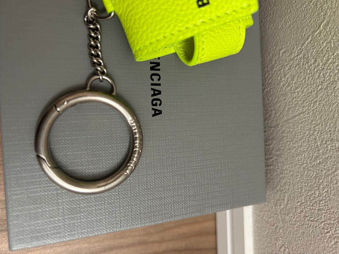 a*8様 【希少】訳ありBalenciaga AirPods proケース