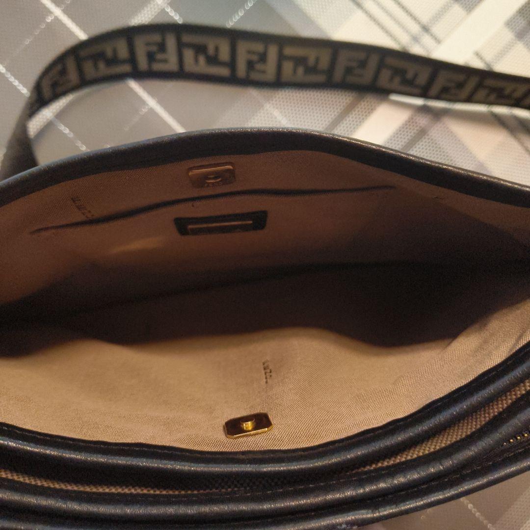 FENDI（フェンディ）のズッカ柄 キャンバスショルダーバッグ