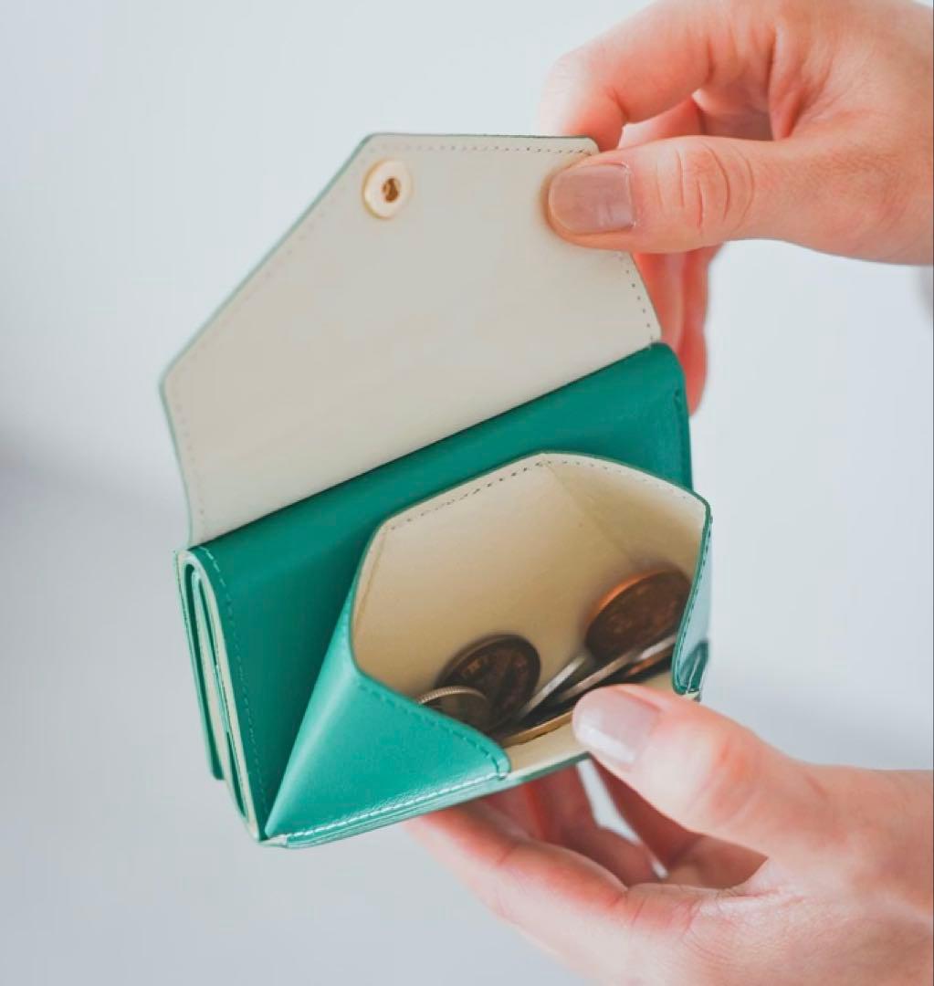 北欧暮らしの道具店　「小さく見えて収納上手」手のひらサイズの本革財布　シルバー