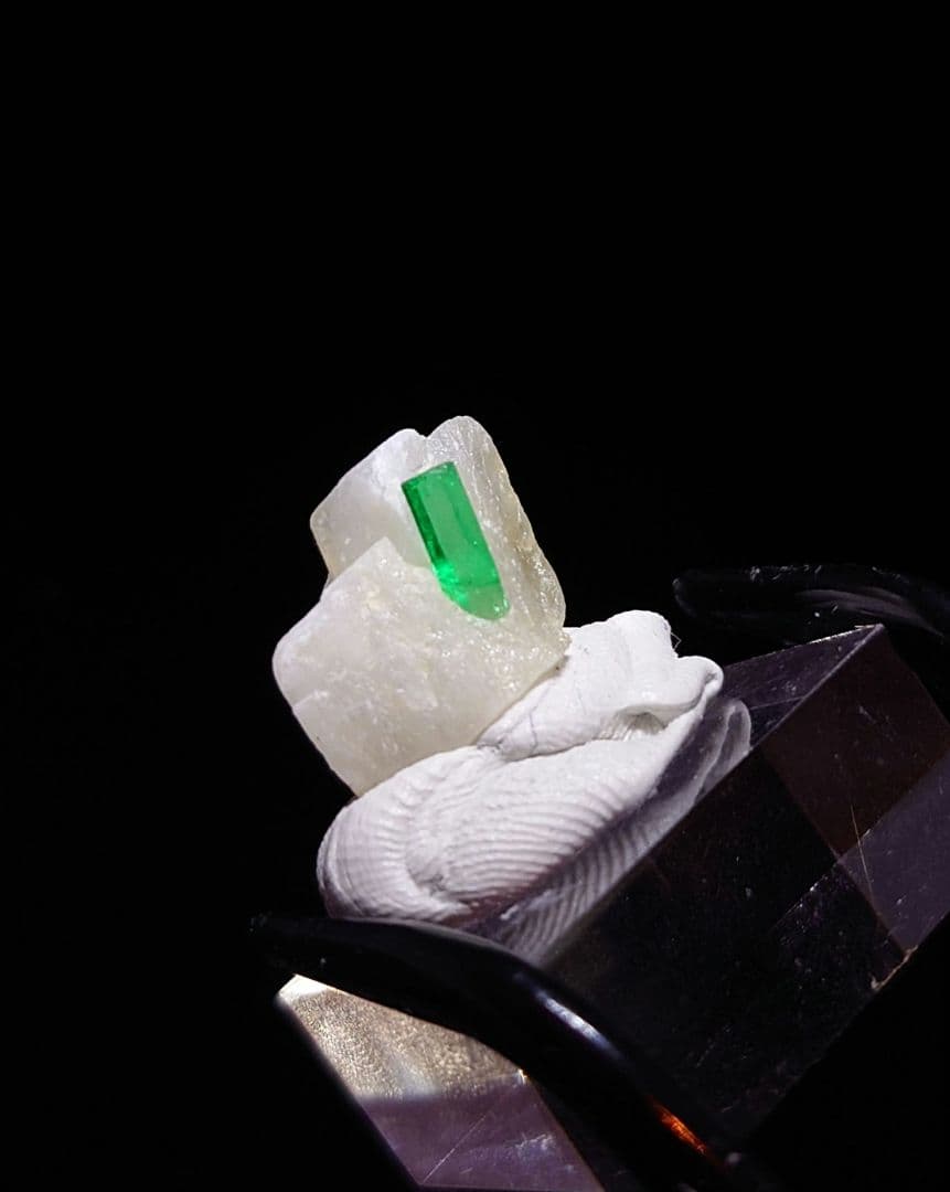 エメラルド ムゾー産 鉱石 鉱物 ミネラル 標本 原石 母岩付き