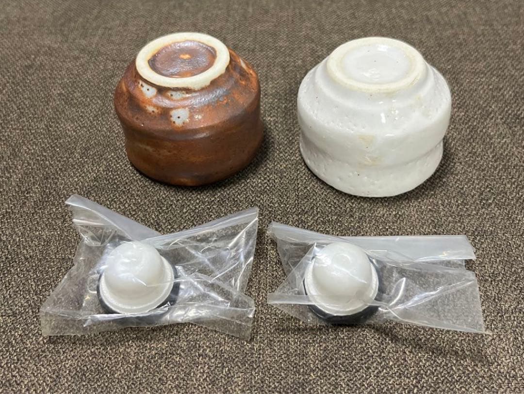 【月桂冠】源蔵•志野焼ぐい呑セット清酒一級源蔵徳利：720ml詰　白•黒各1本