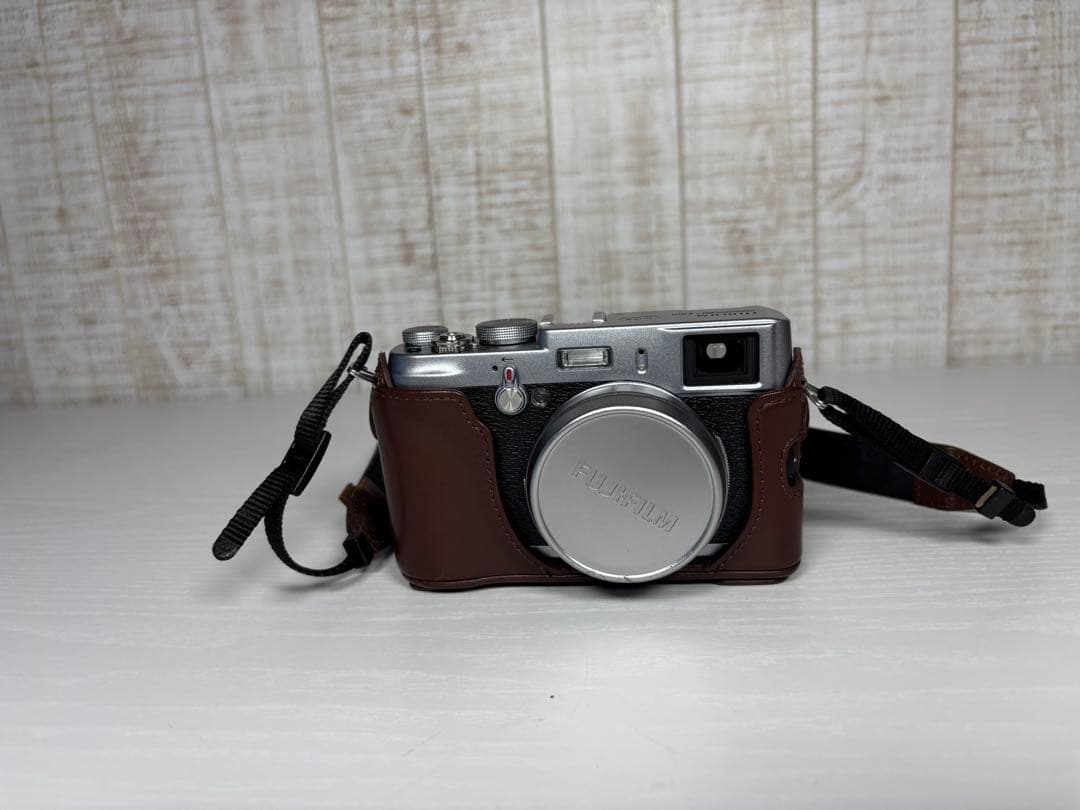 【極美品】富士フイルム X100 コンパクトデジタルカメラ