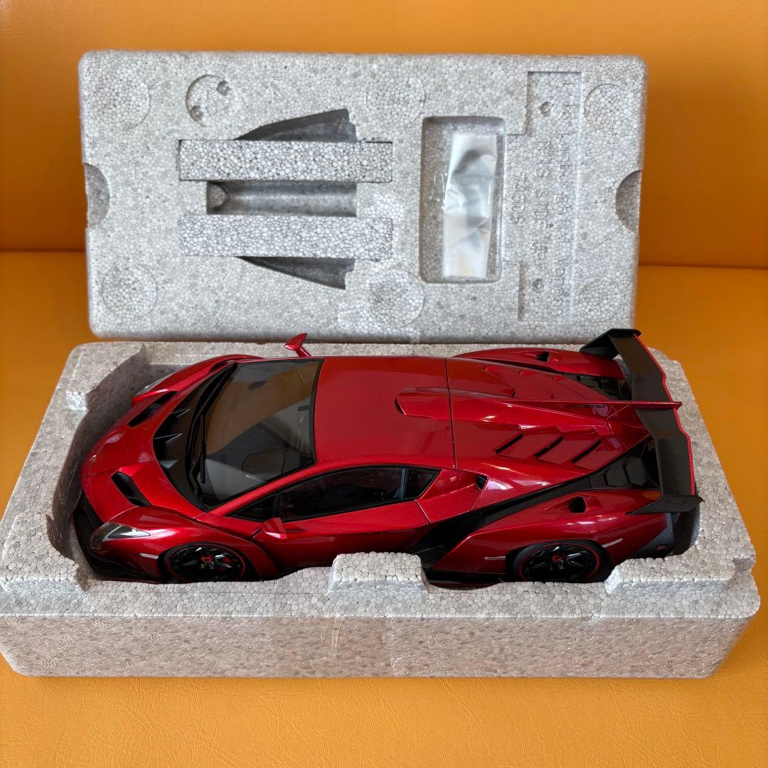 も*こ様 レア！オートアート 1/18 ランボ ヴェネーノ（Mレッド）