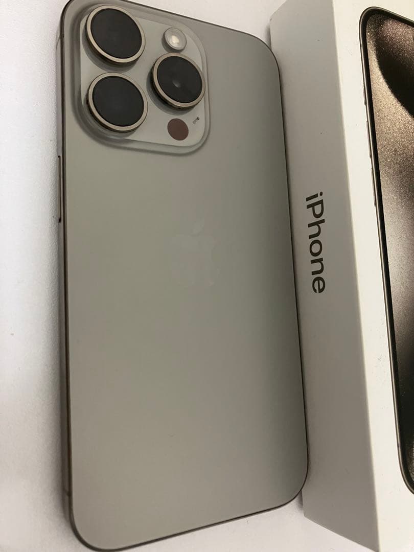 Apple iPhone 15Pro チタニウム