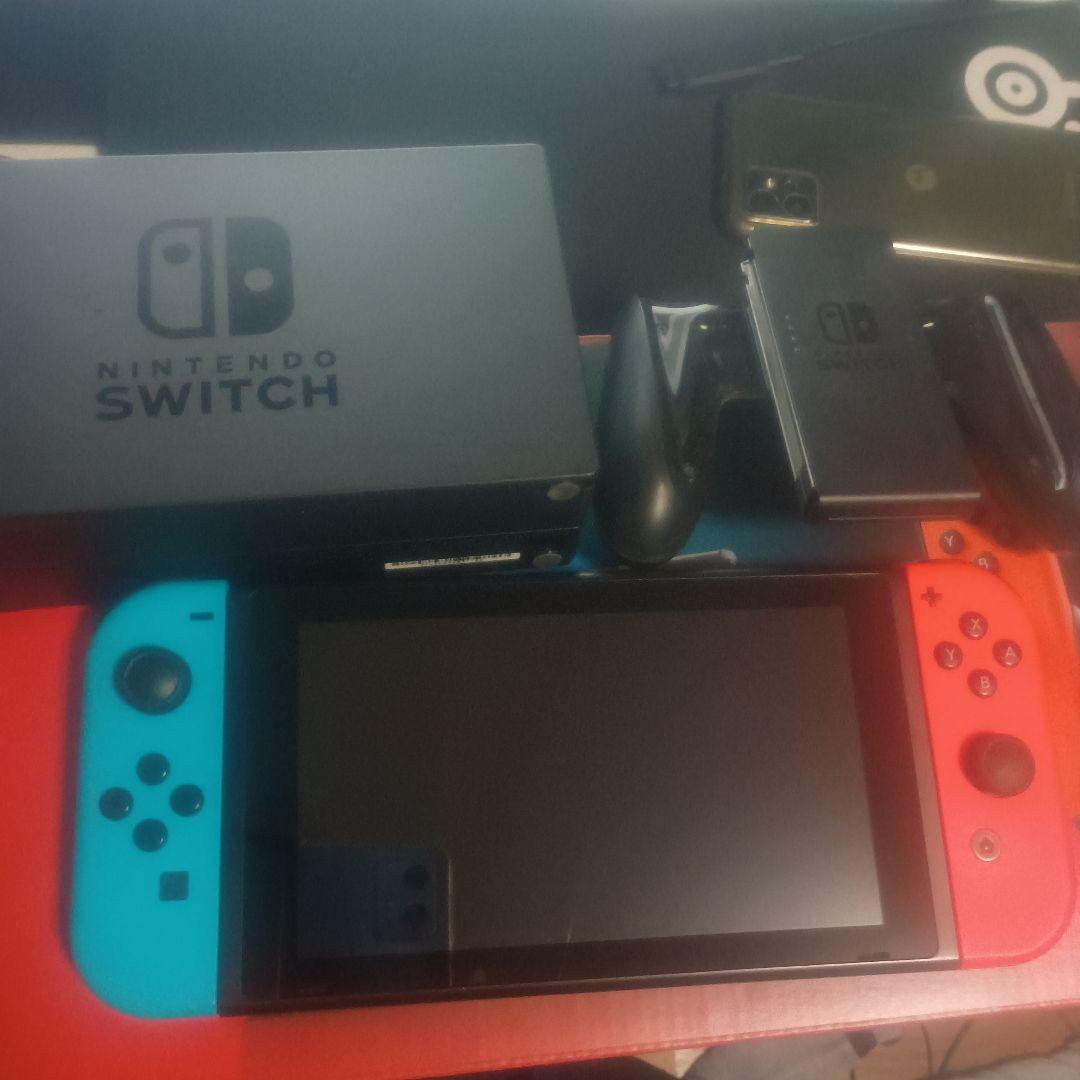 Y*r様 Nintendo Switch 本体 付属品あり　別売り充電グリップ