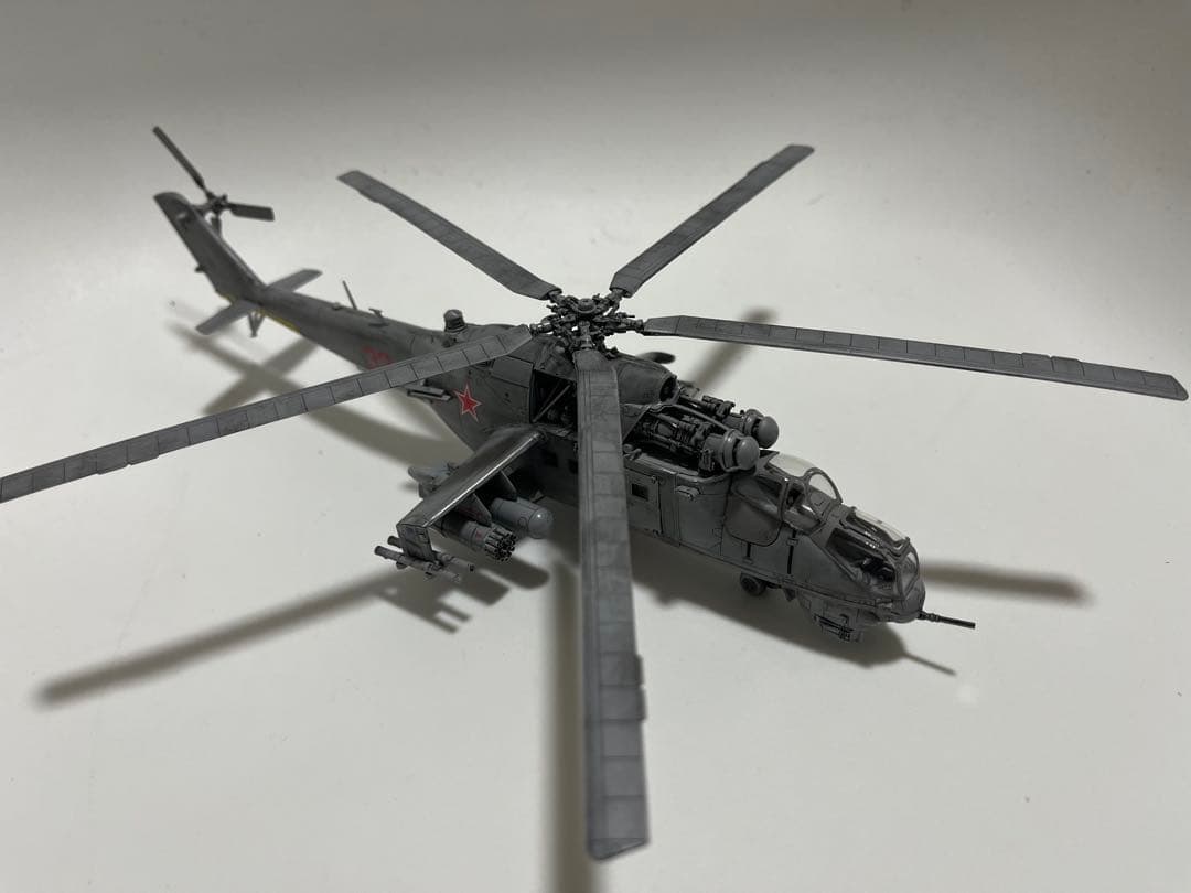 ズベズダ 1/72 ソ連軍 ミル Mi-24V/VP ハインドE 攻撃ヘリ
