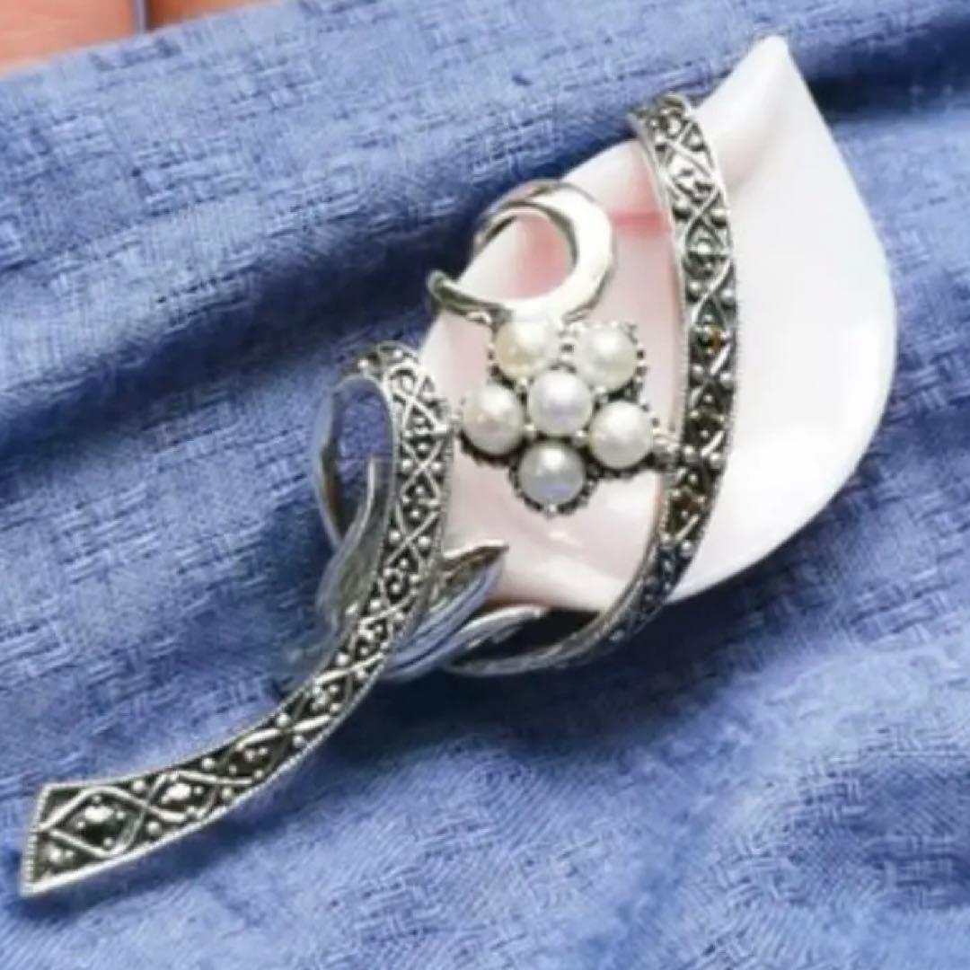 【碌山】コンクシェル　ピンクシェルの１輪のカラー　ペンダントブローチ