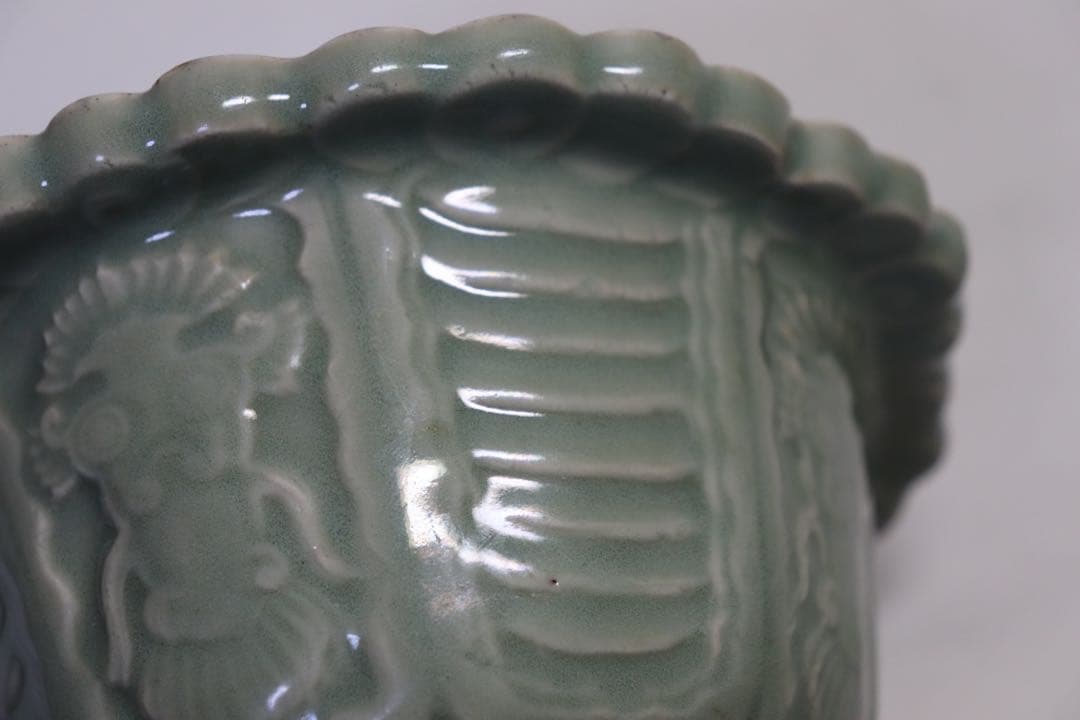 中国　青磁　花口鉢　アンティーク　送料込み0512