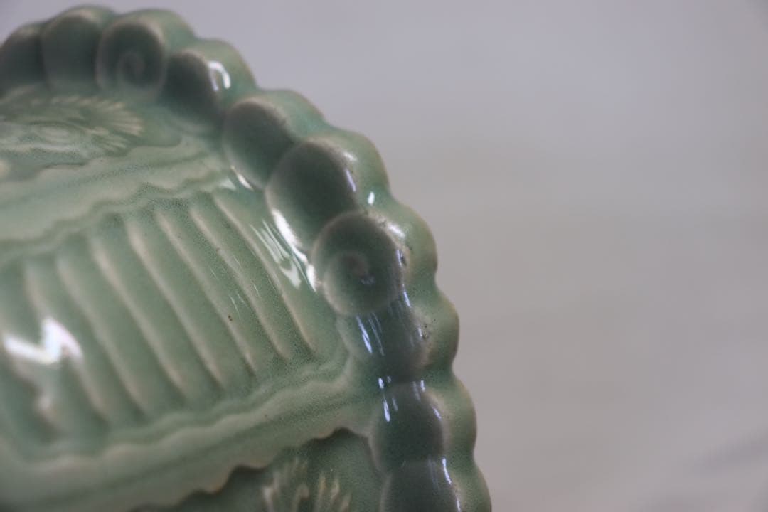 中国　青磁　花口鉢　アンティーク　送料込み0512