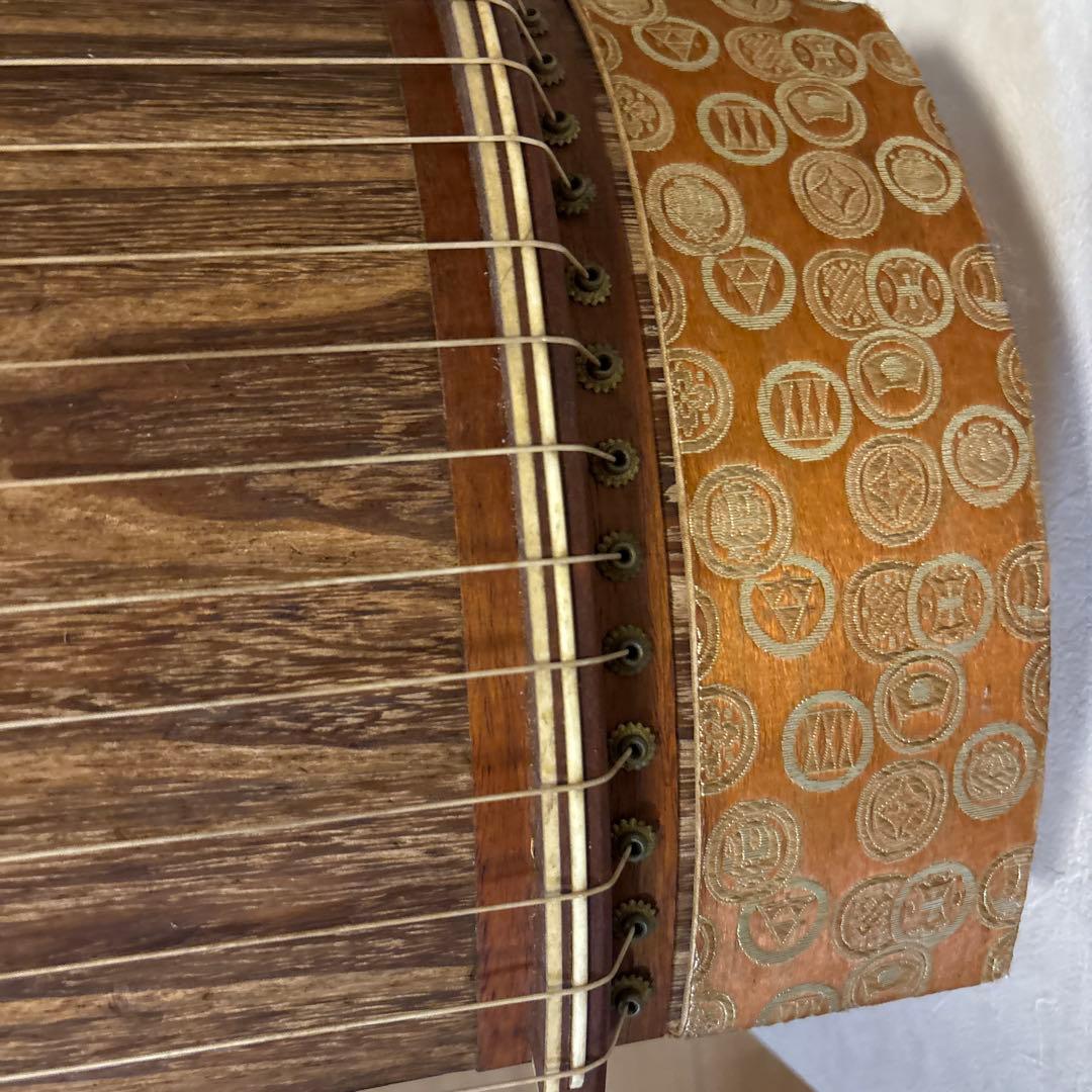 琴　お琴　箏　すだれ彫り　和楽器　13弦　花柄装飾　並甲　くり甲　f721