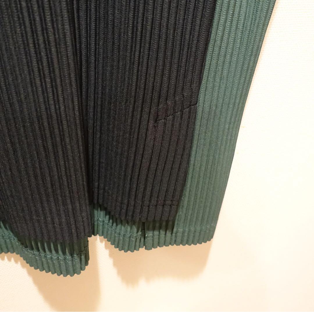 オムプリッセ イッセイミヤケ 丸首ベスト 黒と緑