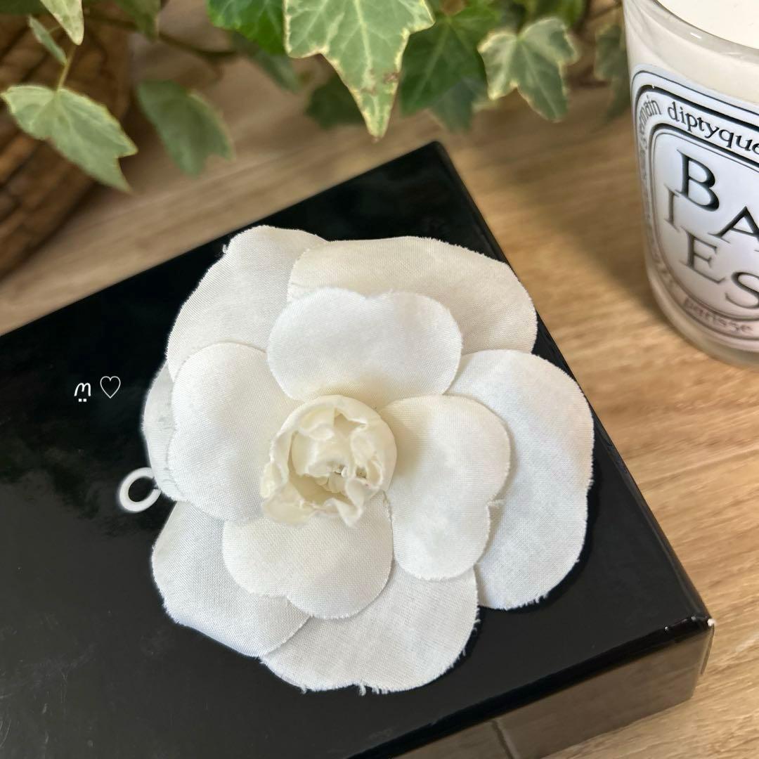 CHANELシャネル　カメリアコサージュ　ブローチ　シルク　ホワイト　卒業入学式