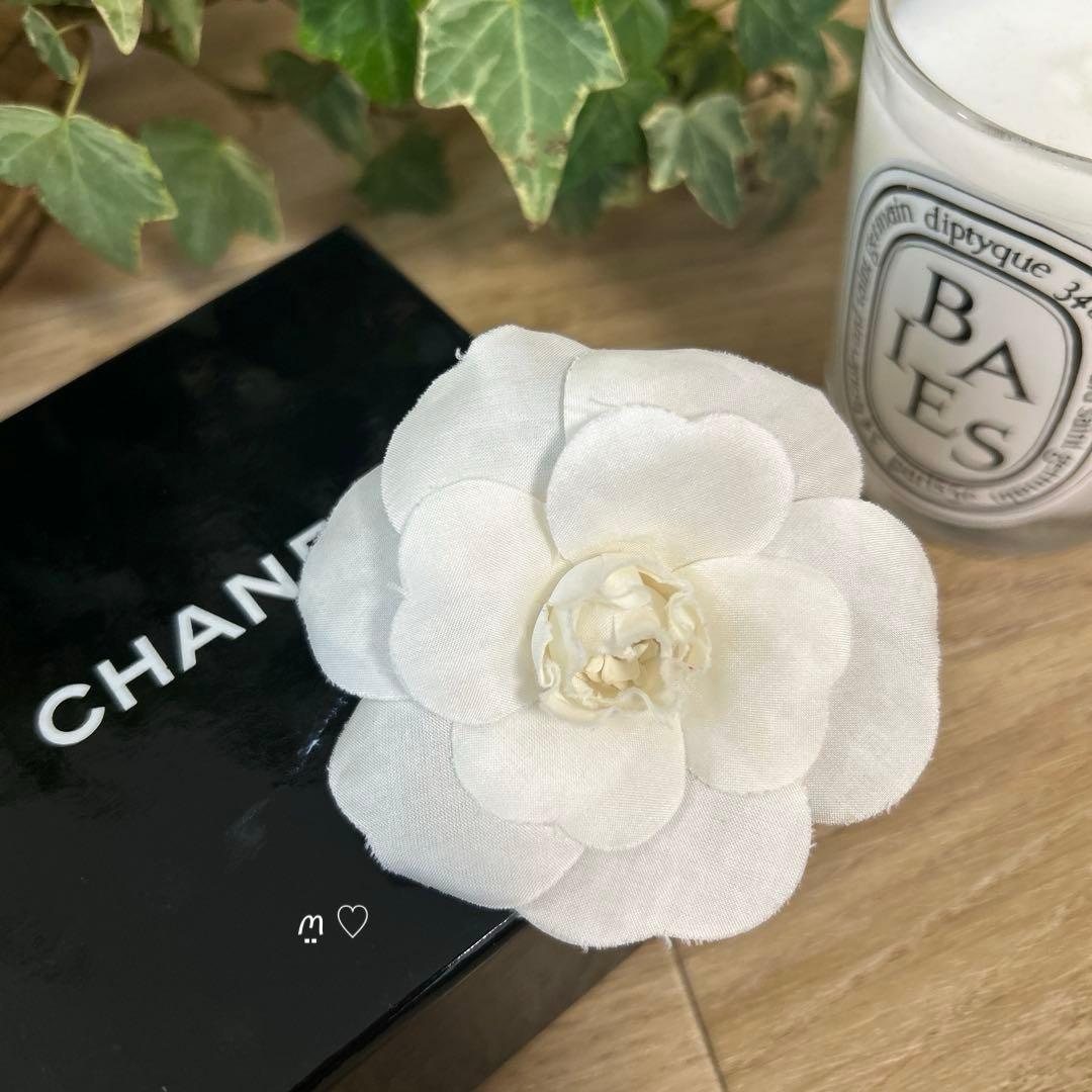 CHANELシャネル　カメリアコサージュ　ブローチ　シルク　ホワイト　卒業入学式