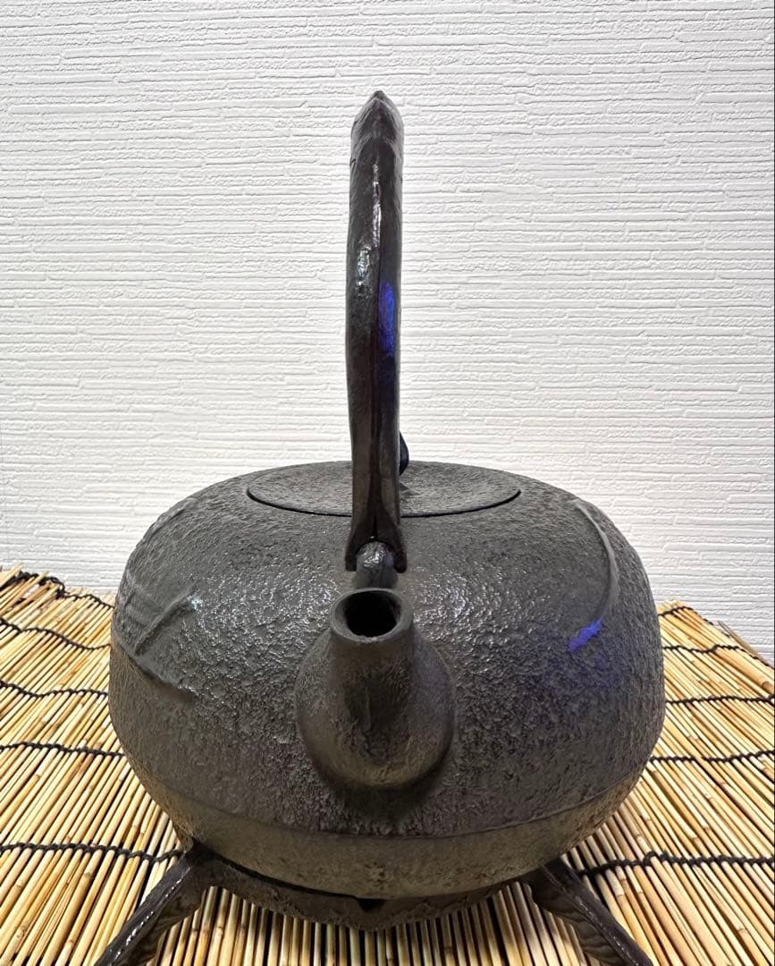 未使用品　付属品付　南部喜州 (及川 喜徳)造　鍛治打袋鉉　１５型　南部鉄瓶