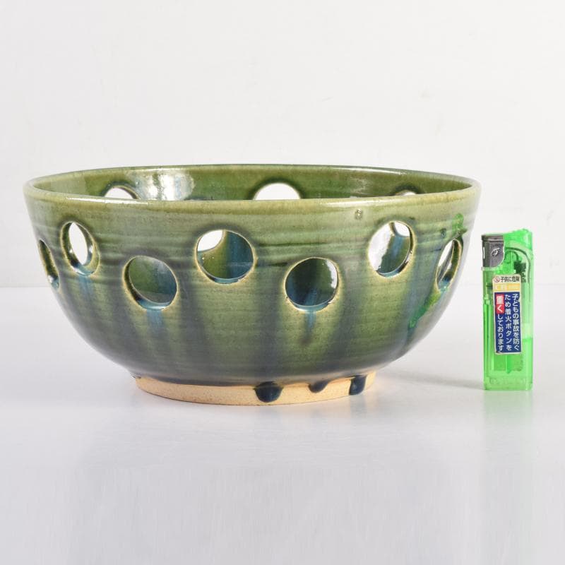 美濃焼　加藤光右衛門作　織部　水玉透かし鉢　共箱　C　6951A