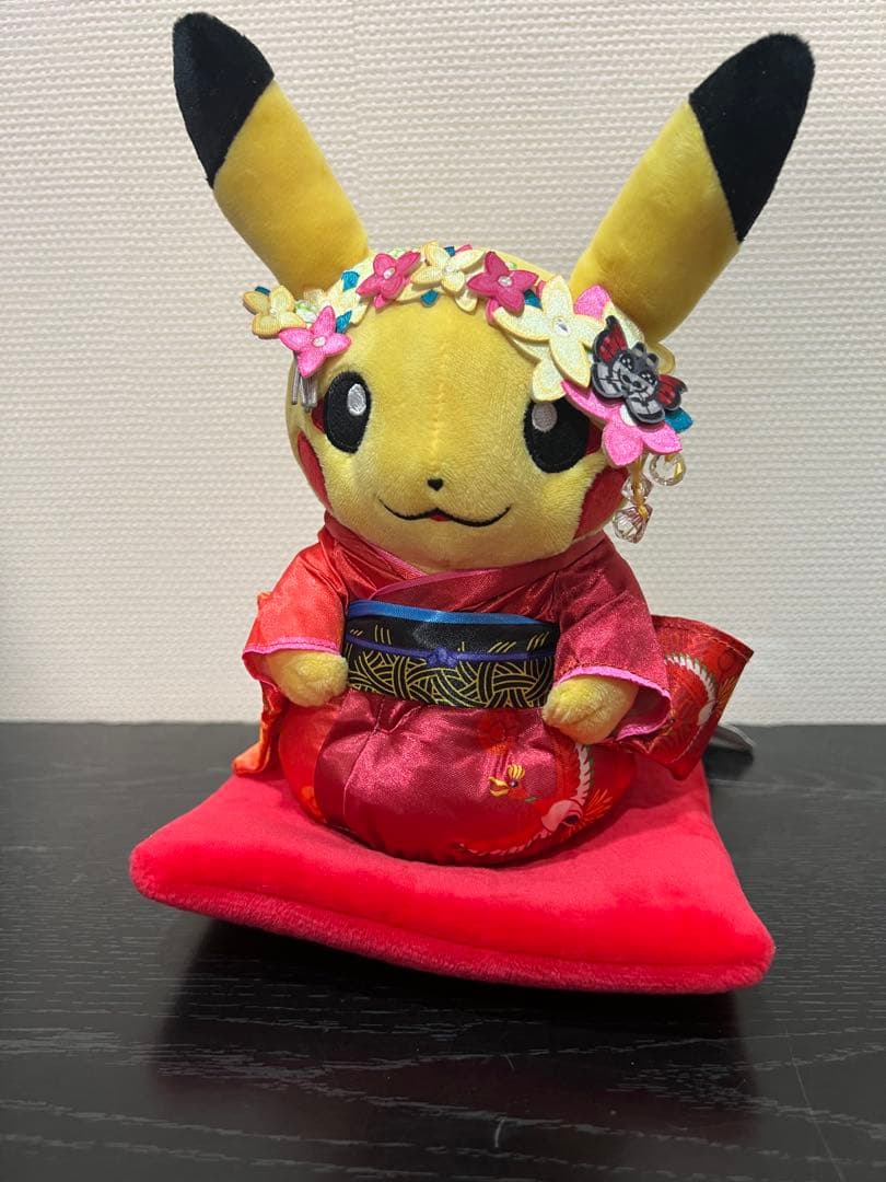 ポケモン 舞妓はんピカチュウ おすわりver. ぬいぐるみ ピカチュウ 京都