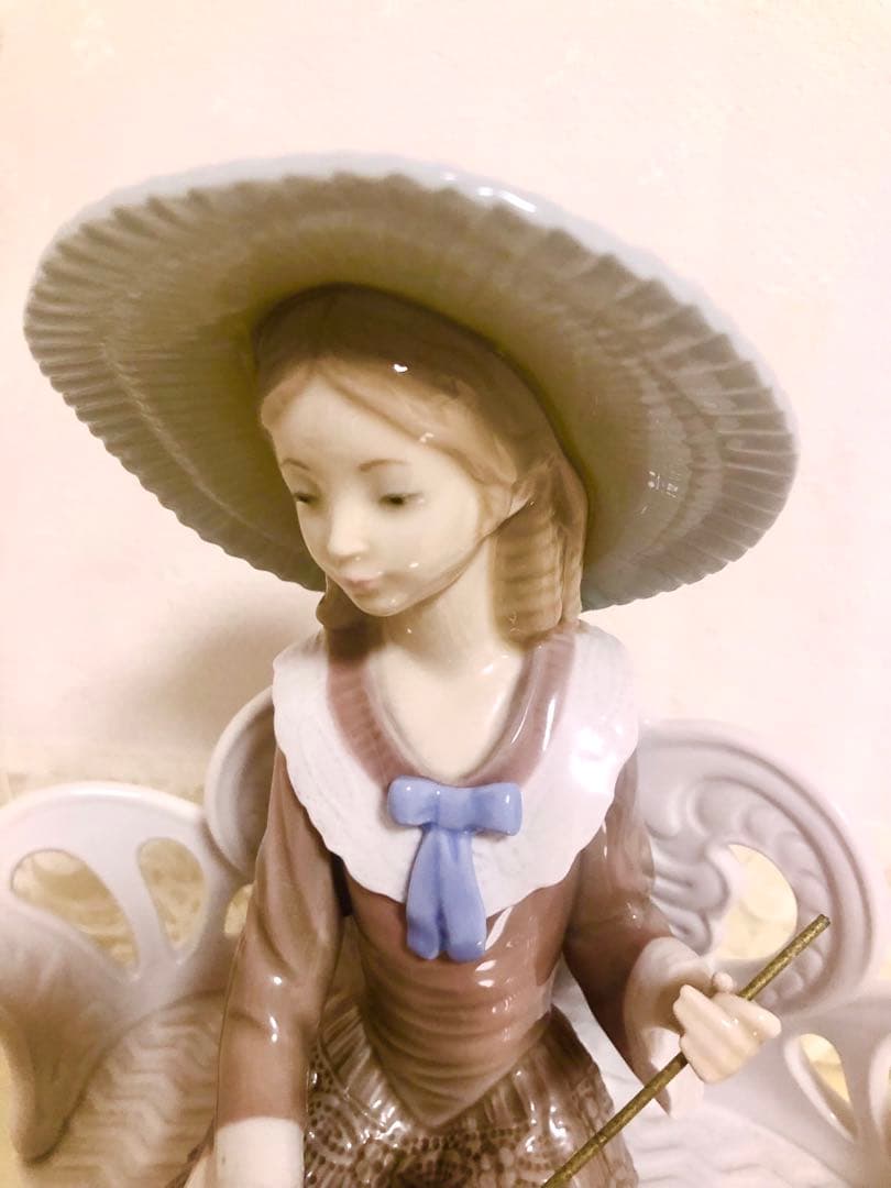 リヤドロ　LLADRO【ベンチに座る女性】WATING IN THA PARK